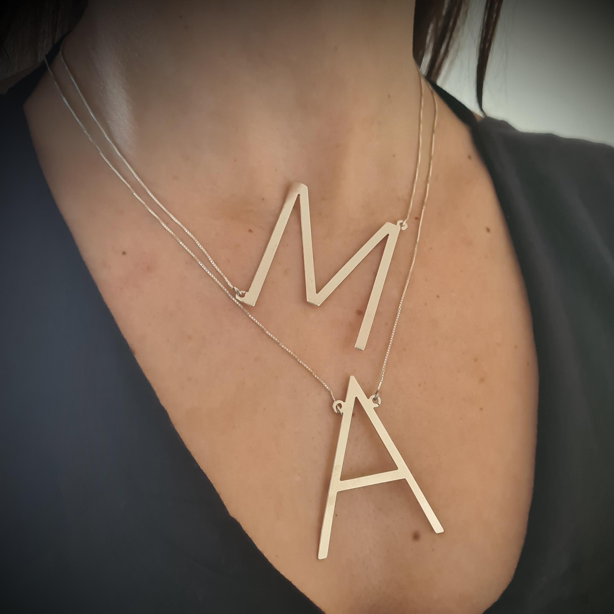 Colar com Letra Grande Personalizado