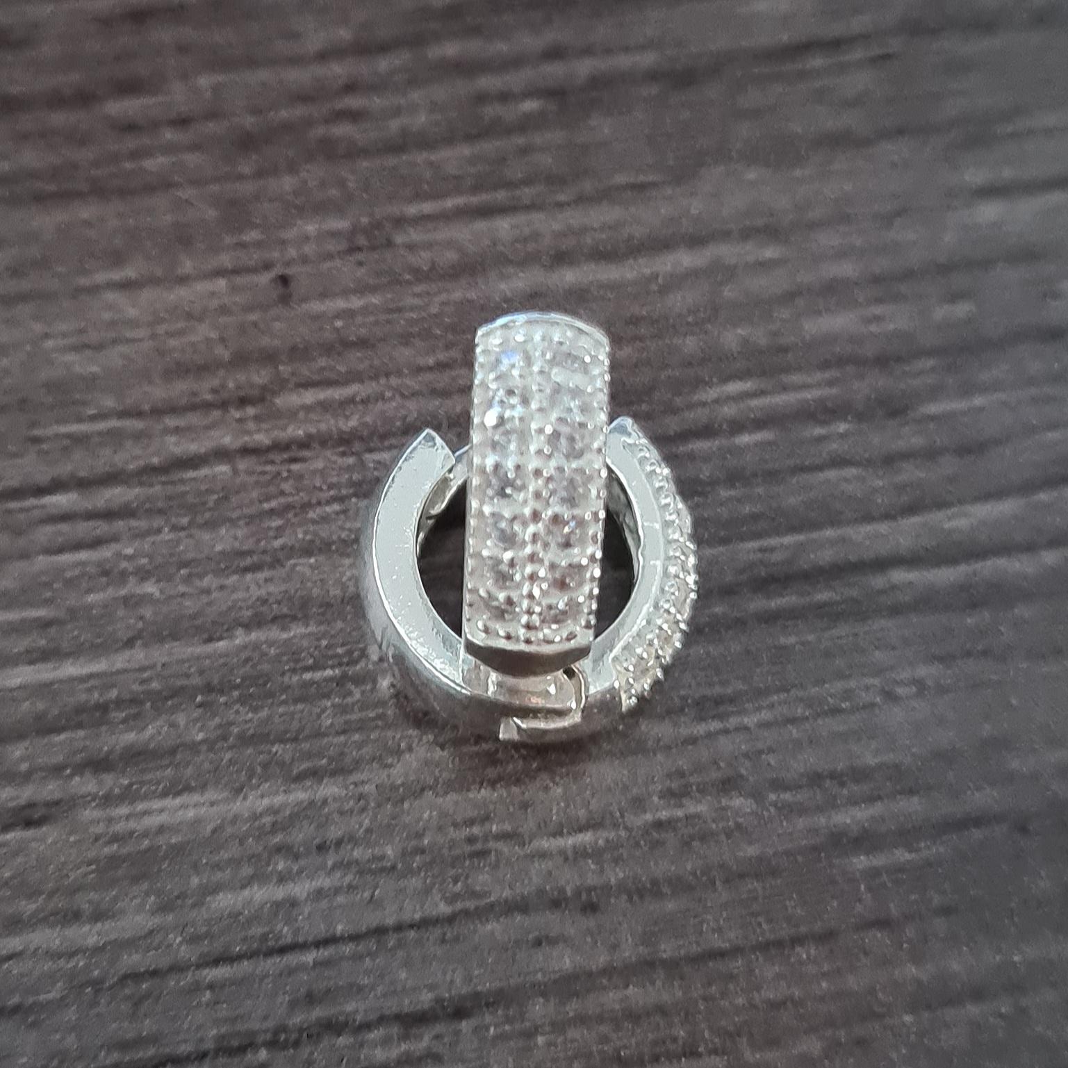 Brinco Argola Click Zircônia Cravejada