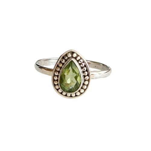 Anel Peridoto Gota Borda Trabalhada